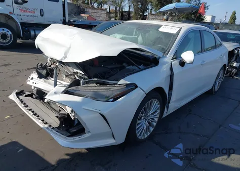 2020 Toyota Avalon Limited z USA, uszkodzony, nr VIN 4T1CZ1FB2LU043667